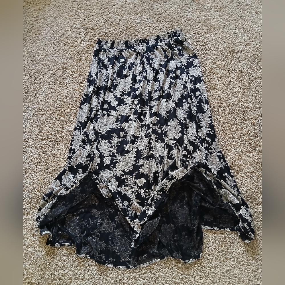 Vintage Elegant Black and White Floral Skirt